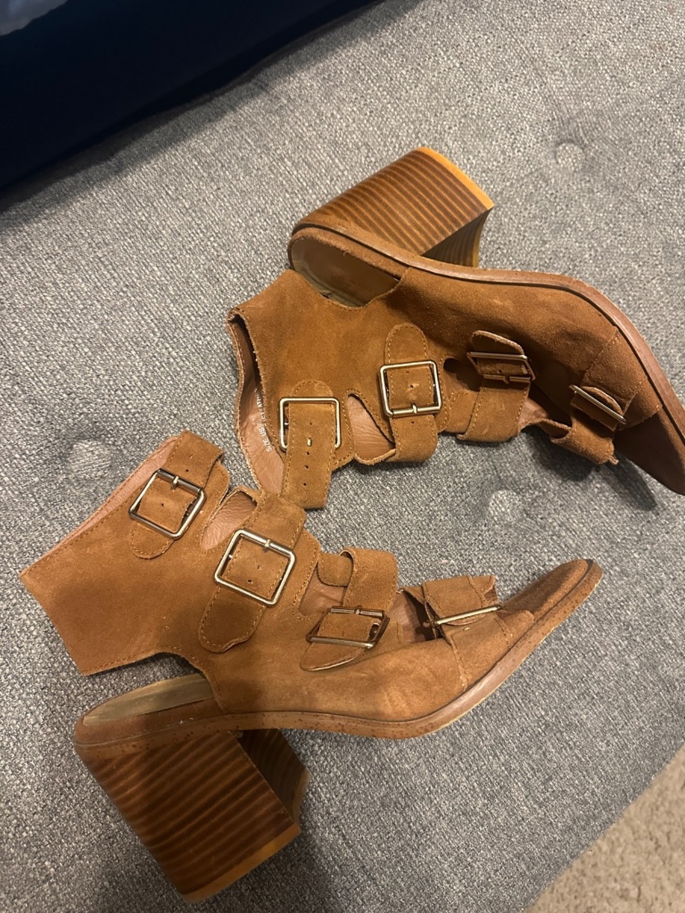 Women’s Buckle Suede Open-Toe Block Heel Sandals in Cognac - Rag & Co
